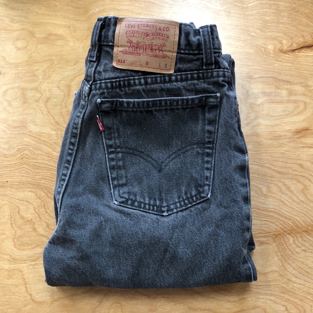 Vintage 512 Levi’s - slim fit w / tapered leg